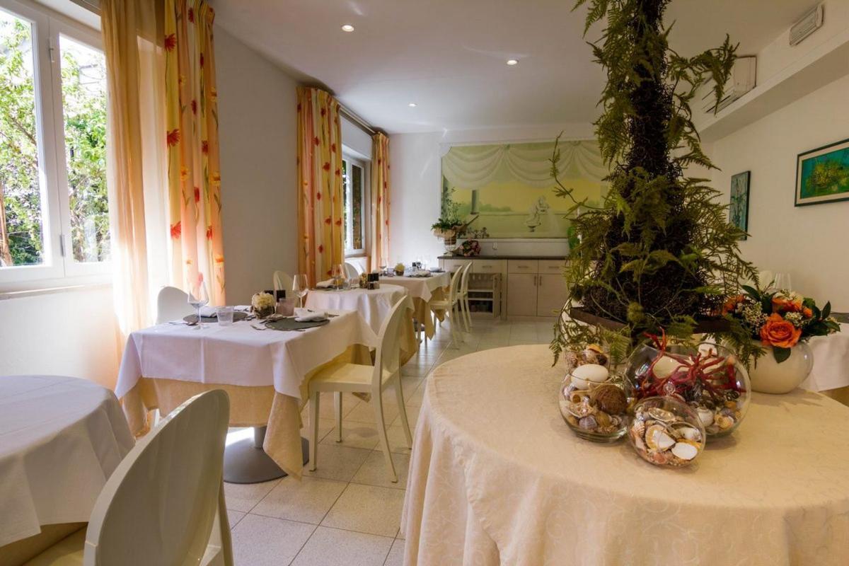 Hotel Mirella 3*