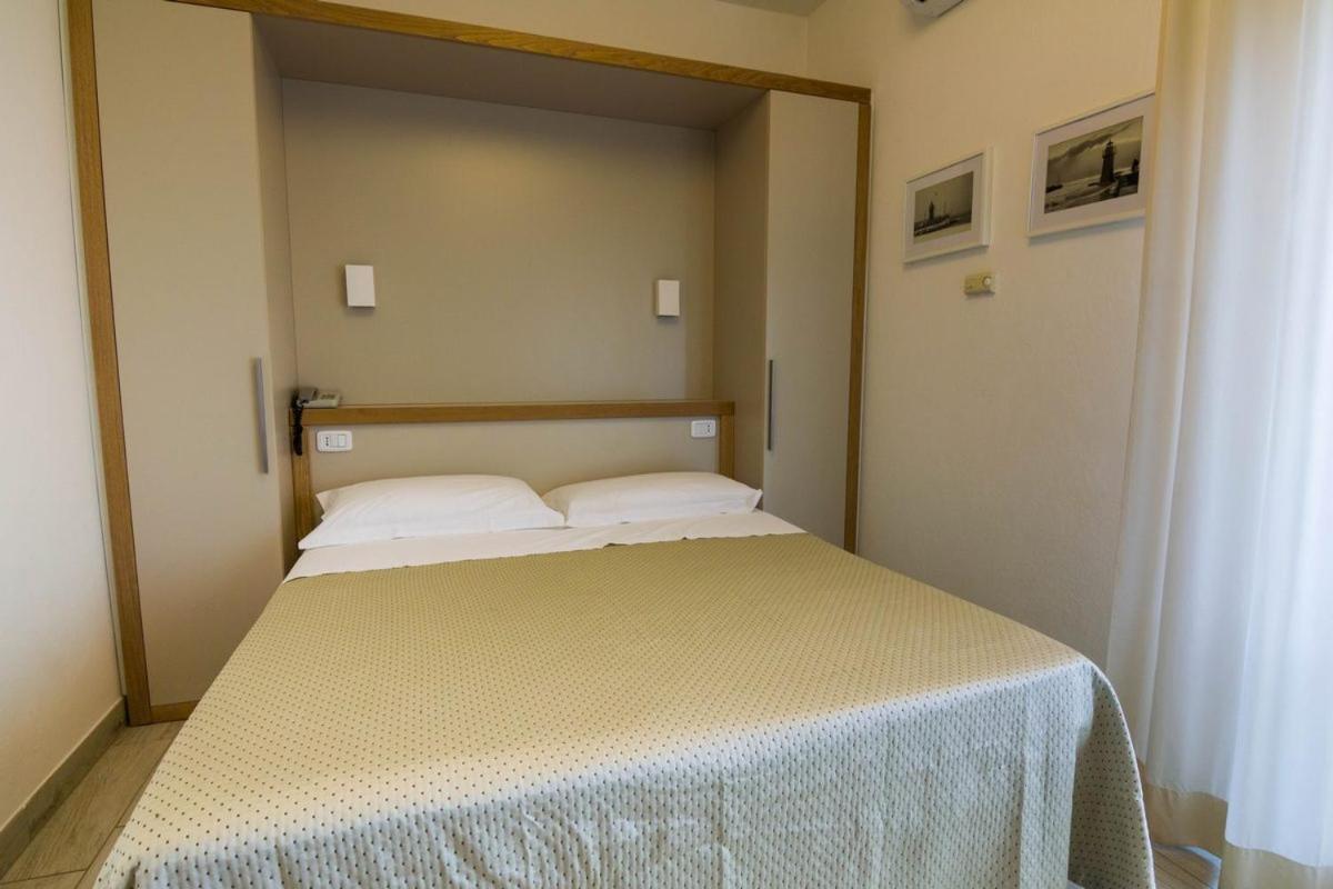 Mirella Hotel 3*