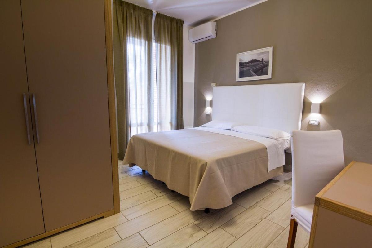 Hotel Mirella 3*