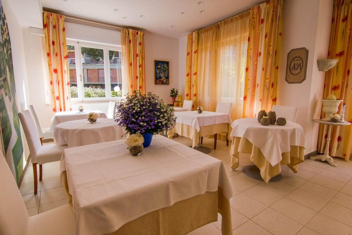Mirella Hotel 3*