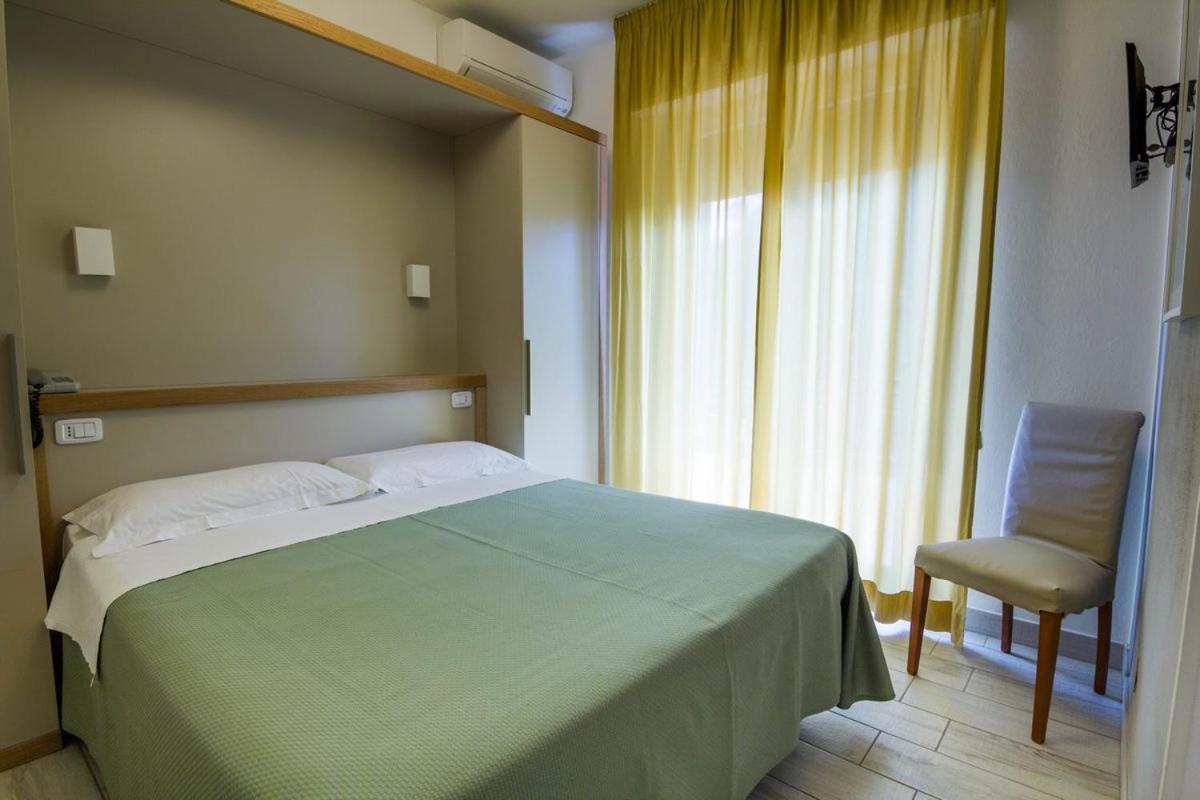 Mirella Hotel 3*
